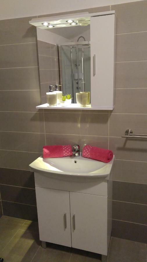 Apartmani Roberta Jurdani エクステリア 写真