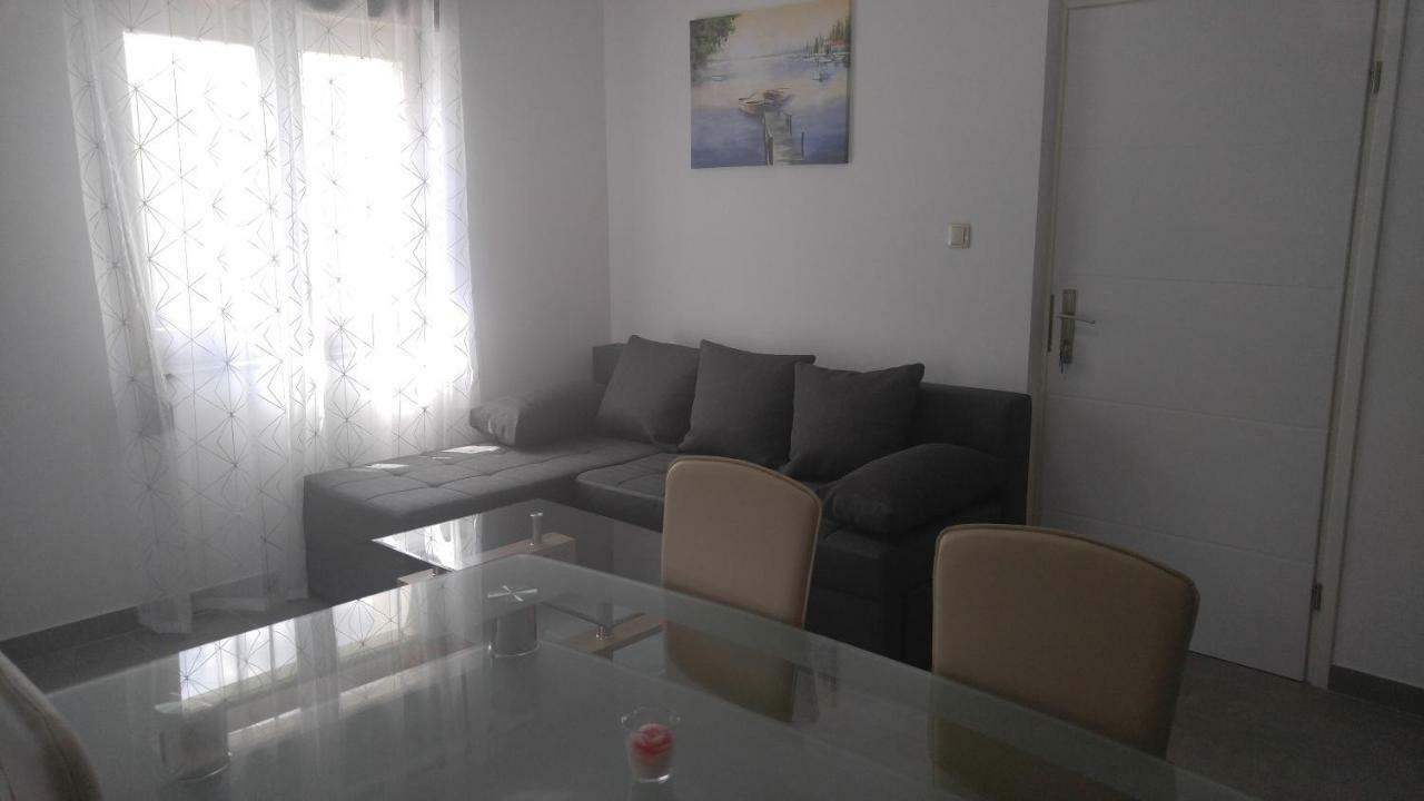 Apartmani Roberta Jurdani エクステリア 写真